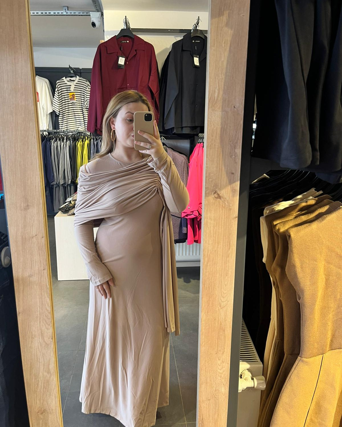 #bejelbise #fitelbise #skimsstil #kadınmoda #minimalstil #şıkkombin #trend #feminen #stil #elbise