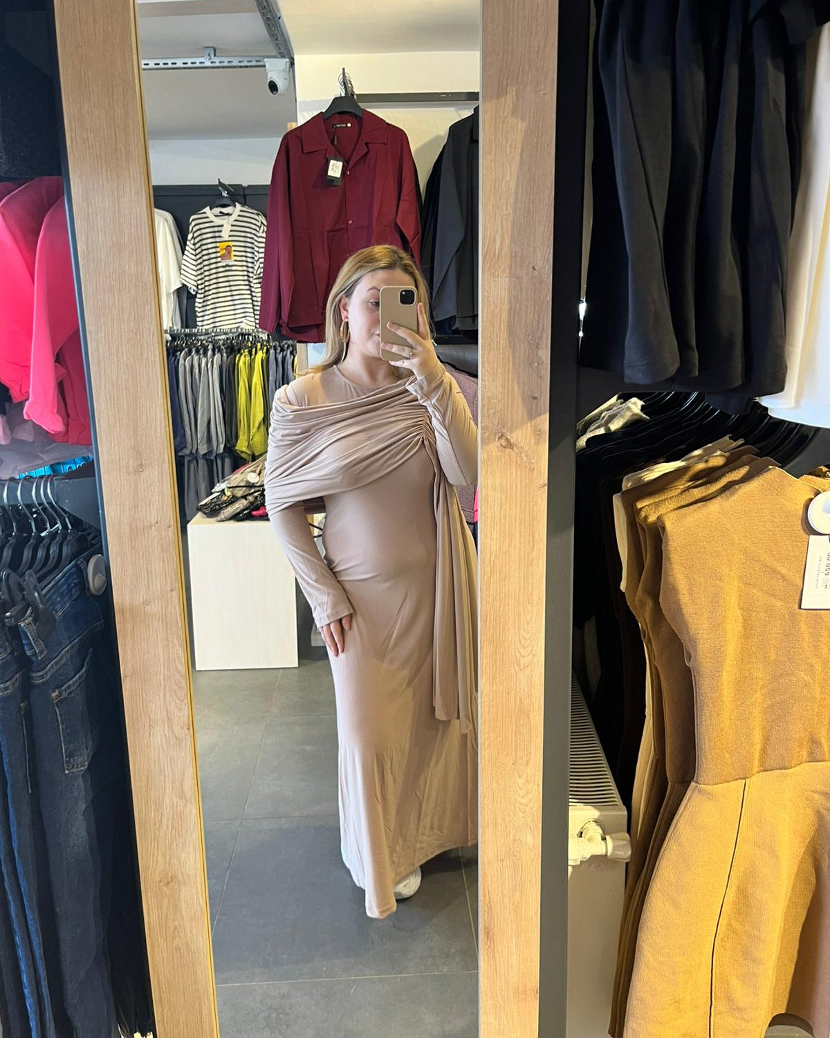 #bejelbise #fitelbise #skimsstil #kadınmoda #minimalstil #şıkkombin #trend #feminen #stil #elbise