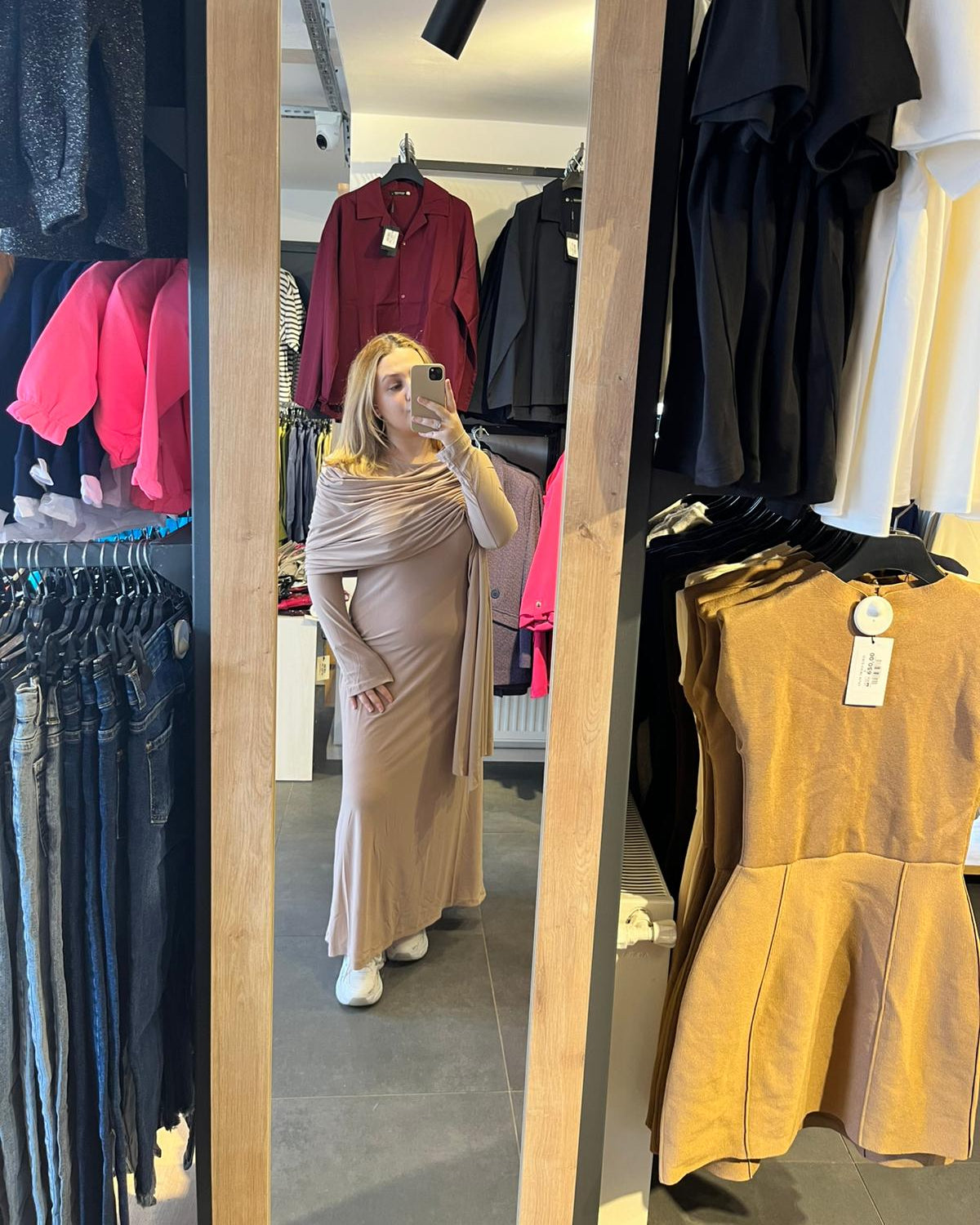 #bejelbise #fitelbise #skimsstil #kadınmoda #minimalstil #şıkkombin #trend #feminen #stil #elbise