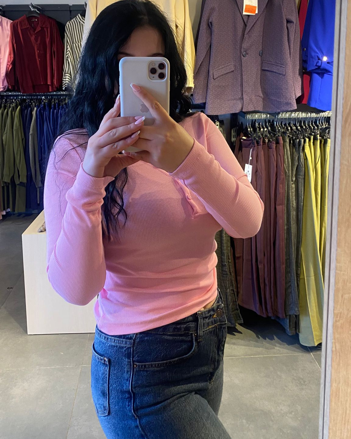 #pembe #bluz #kaşkorse #kadınmoda #günlükkombin #trend #stil #rahatgiyim #fitstil #kombin