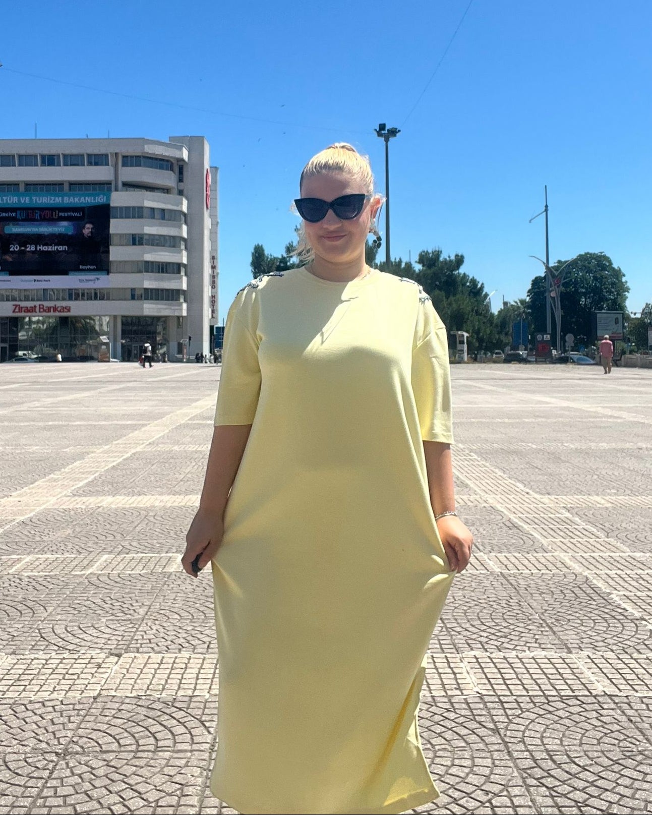 Sarı Omuz Boncuk Detaylı Salaş Penye Kadın Elbise (S-M-L-XL Beden | Rahat & Şık Tasarım)
